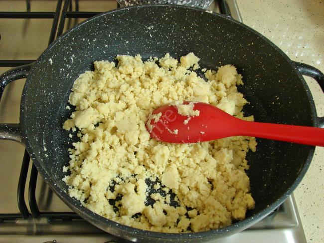 Çikolata Soslu Un Helvası - Yapılışı (5/16) 