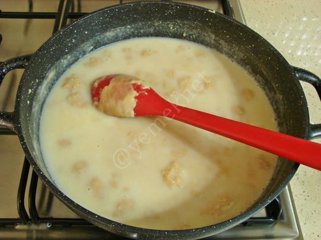 Çikolata Soslu Un Helvası - Yapılışı (7/16) 