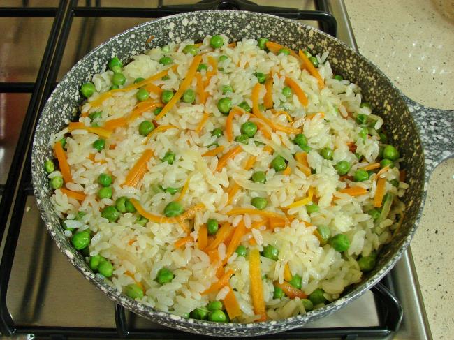 Havuçlu Bezelyeli Pilav - Yapılışı (13/16) 