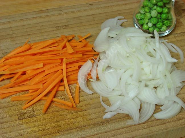 Havuçlu Bezelyeli Pilav - Yapılışı (2/16) 