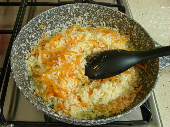 Havuçlu Bezelyeli Pilav - Yapılışı (9/16) 