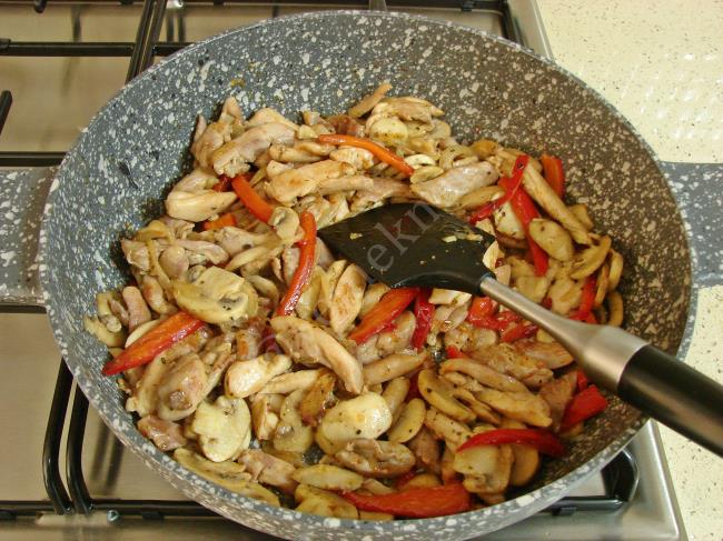 Kremalı Mantarlı Tavuk - Yapılışı (8/12) 