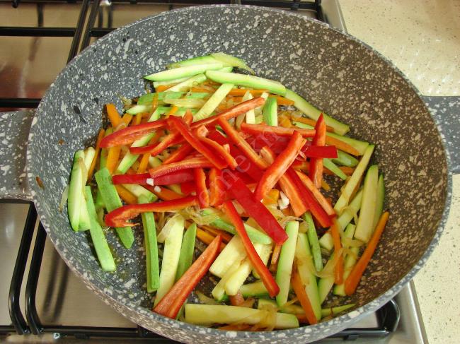 Kremalı Sebzeli Makarna - Yapılışı (8/16) 