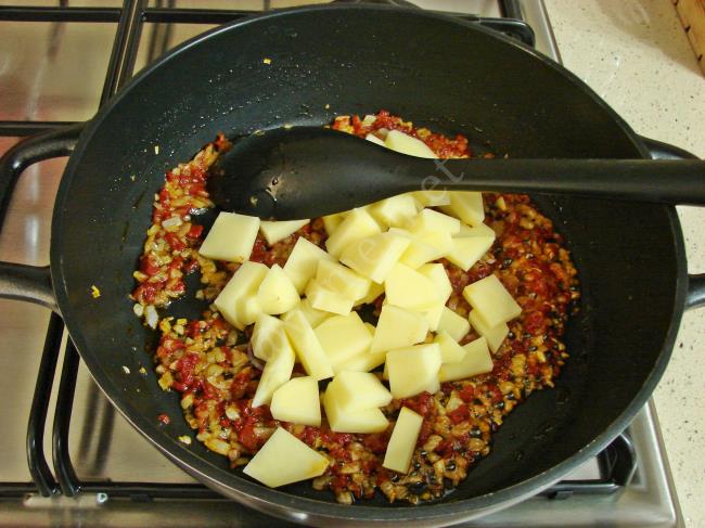 Patatesli Ispanak Yemeği - Yapılışı (6/12) 