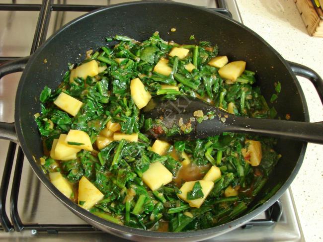 Patatesli Ispanak Yemeği - Yapılışı (9/12) 