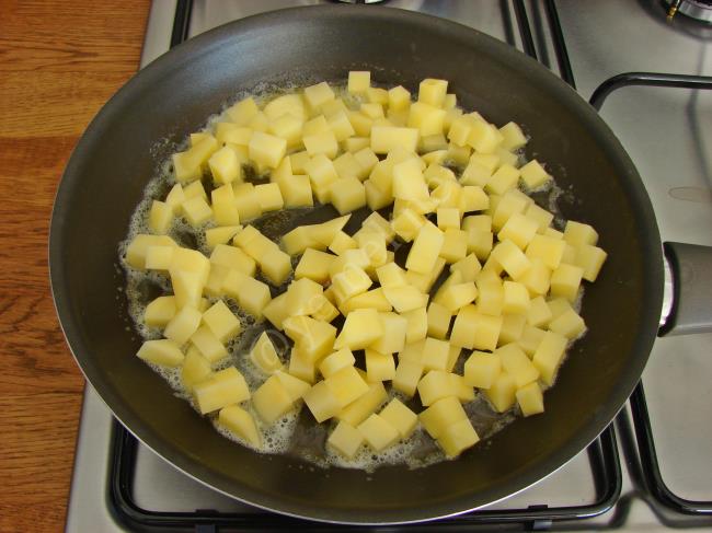 Patatesli Kıymalı Yumurta - Yapılışı (3/12) 