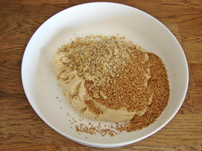 Susamlı Cevizli Kurabiye - Yapılışı (7/16) 