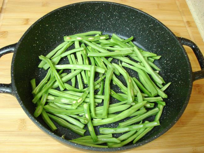 Zeytinyağlı Havuçlu Taze Fasulye - Yapılışı (4/12) 