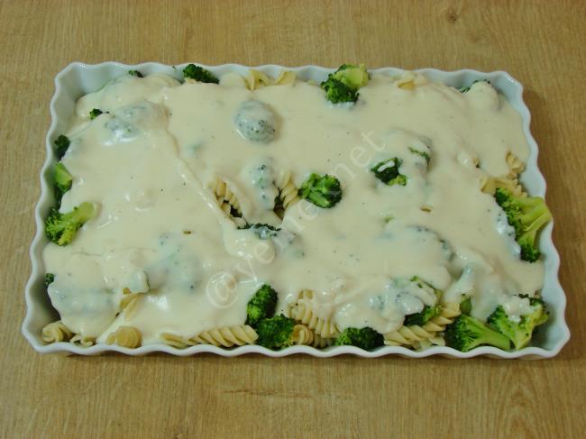 Brokolili Fırın Makarna - Yapılışı (10/16) 