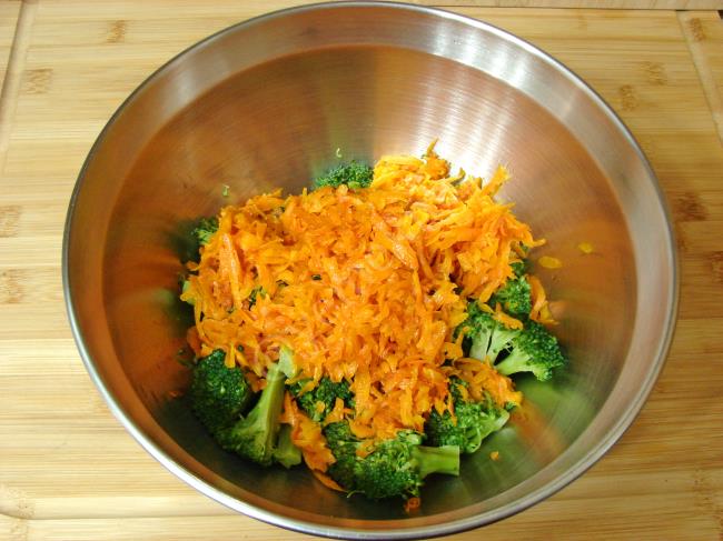 Havuçlu Brokoli Salatası - Yapılışı (6/12) 