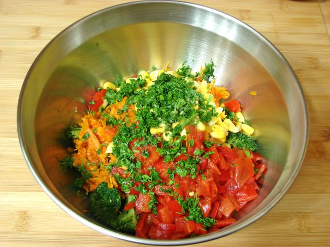 Havuçlu Brokoli Salatası - Yapılışı (7/12) 