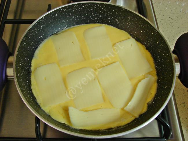 Kaşar Peynirli Mısır Ekmeği - Yapılışı (6/12) 