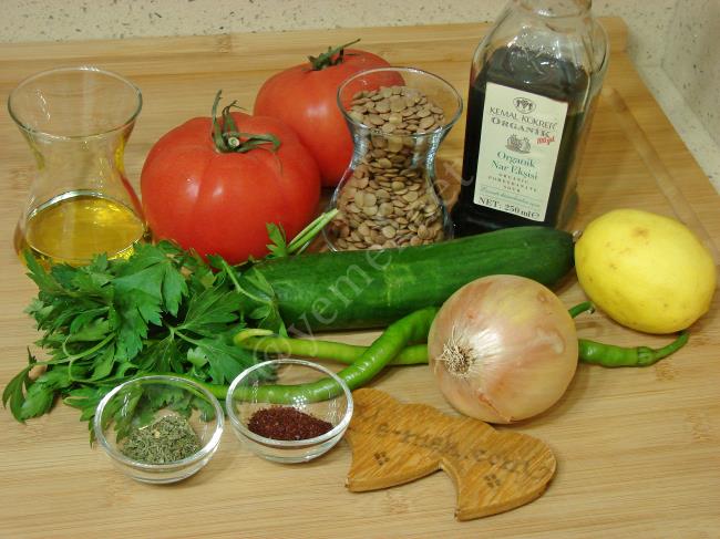 Mercimekli Çoban Salatası - Yapılışı (1/8) 