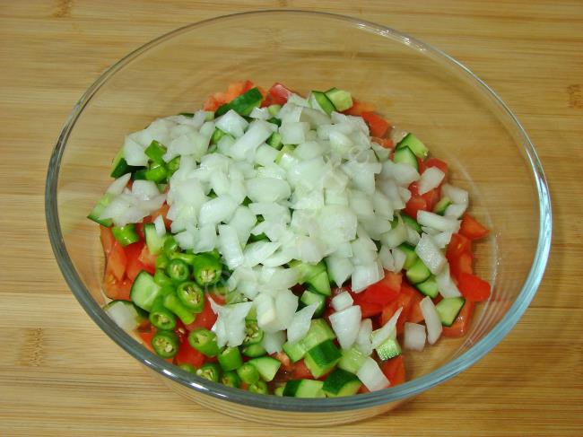 Mercimekli Çoban Salatası - Yapılışı (4/8) 