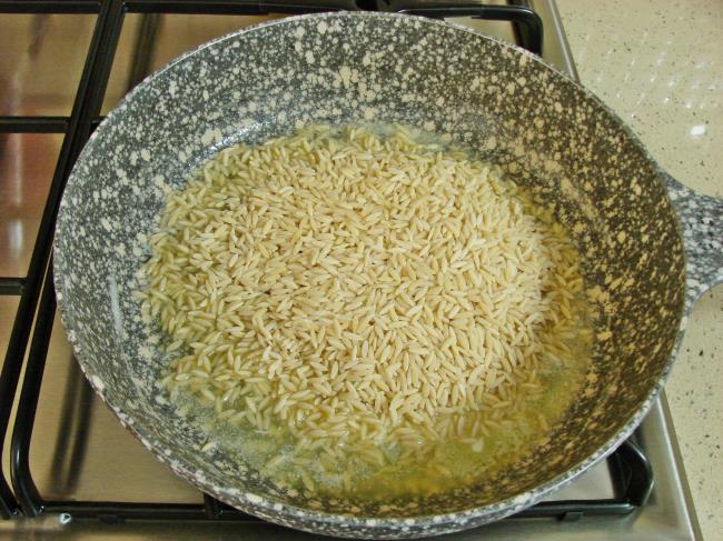 Pırasalı Arpa Şehriye Pilavı - Yapılışı (4/12) 