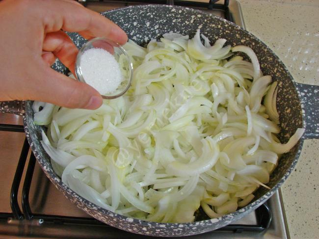 Pişmiş Soğan Salatası - Yapılışı (3/12) 