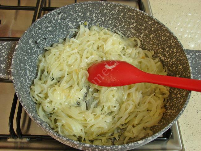 Pişmiş Soğan Salatası - Yapılışı (5/12) 
