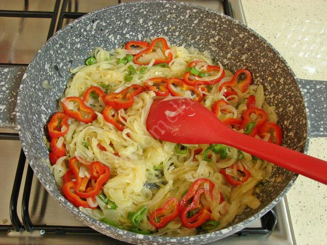 Pişmiş Soğan Salatası - Yapılışı (7/12) 