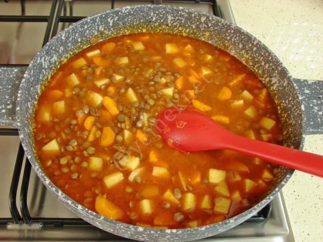 Sebzeli Yeşil Mercimek Yemeği - Yapılışı (12/16) 