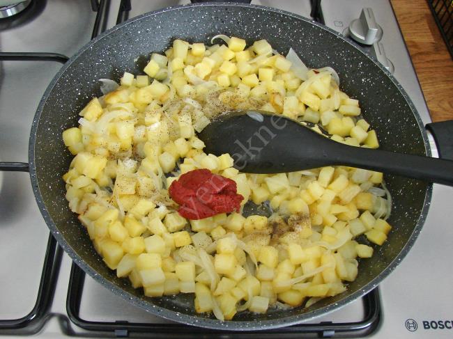 Soğanlı Patates Kavurması Tarifi Yapılış Aşaması 5/8