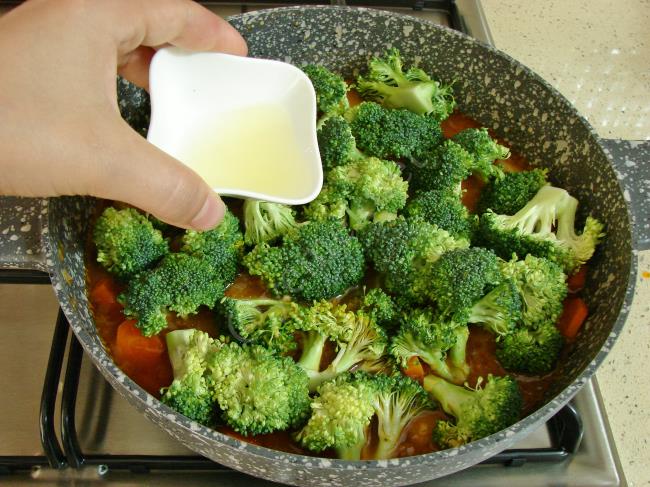 Brokoli Yemeği - Yapılışı (9/12) 