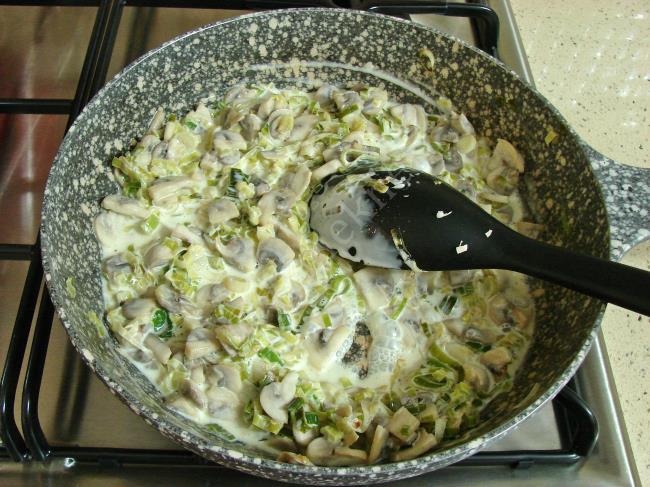 Pırasalı Mantarlı Makarna - Yapılışı (8/12) 