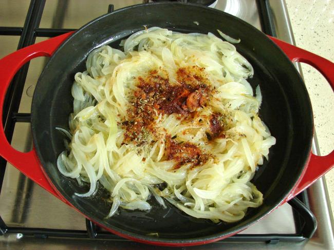 Soğanlı Yumurta Kapama - Yapılışı (7/12) 