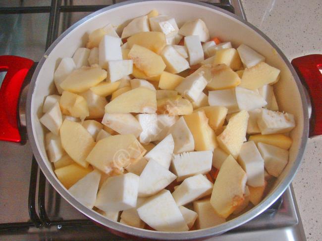 Zeytinyağlı Ayvalı Kereviz - Yapılışı (7/12) 