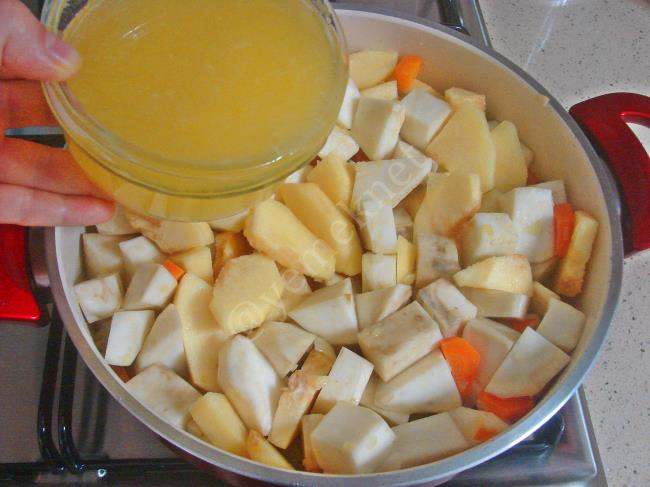 Zeytinyağlı Ayvalı Kereviz - Yapılışı (8/12) 