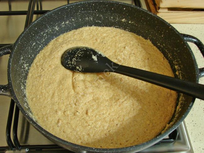 Helvacı Ali İrmik Helvası - Yapılışı (6/12) 