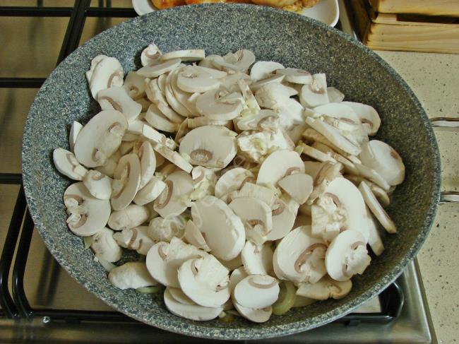 Mantar Soslu Tavuk Bonfile - Yapılışı (8/16) 