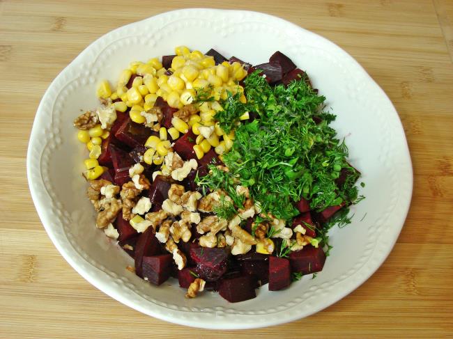 Sirkeli Pancar Salatası - Yapılışı (6/12) 