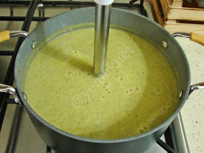 Havuçlu Brokoli Çorbası - Yapılışı (8/12) 
