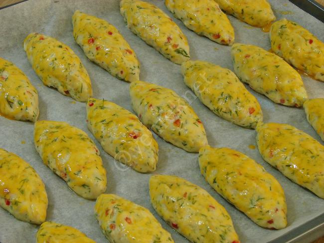 Sebzeli Mayasız Poğaça - Yapılışı (8/12) 