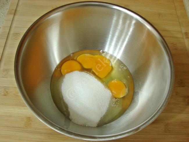 Cevizli Tepsi Keki - Yapılışı (2/12) 