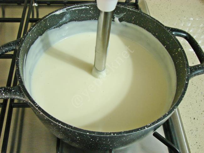 Kavrulmuş Unlu Muhallebi - Yapılışı (7/12) 