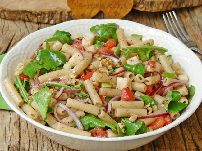Yemelere Doyamayacağınız, İştah Açıcı Ve Çok Lezzetli : Rokalı Makarna Salatası