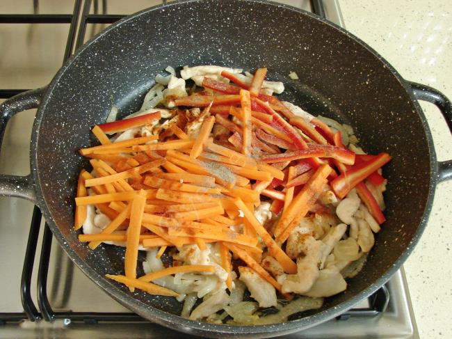 Soya Soslu Tavuklu Makarna - Yapılışı (5/12) 