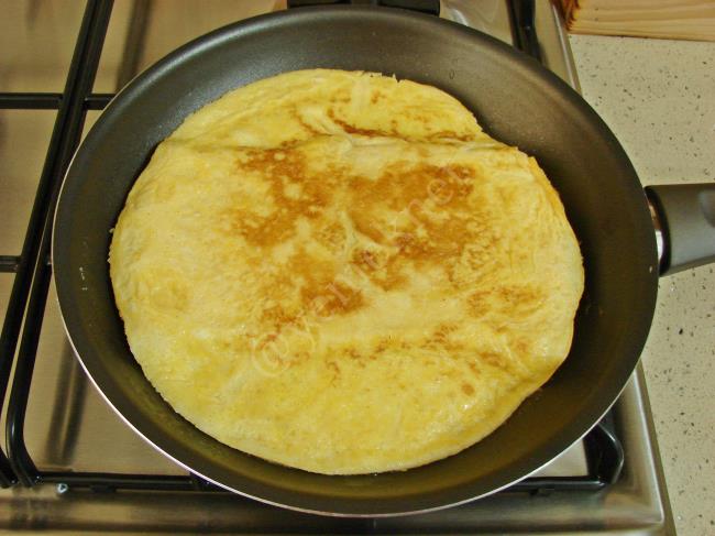 Tavada Yumurtalı Tost - Yapılışı (6/12) 