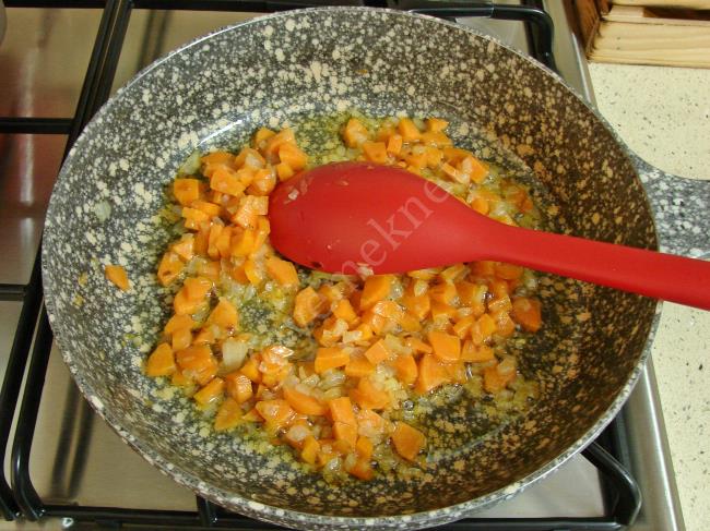 Tavuklu Sebzeli Pilav - Yapılışı (5/12) 