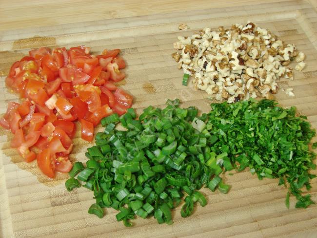 Cevizli Zeytin Salatası - Yapılışı (2/8) 