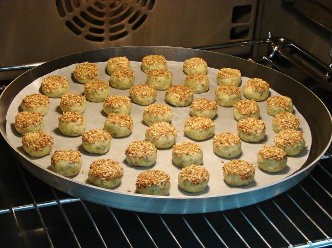 Dereotlu Tuzlu Kurabiye - Yapılışı (9/12) 