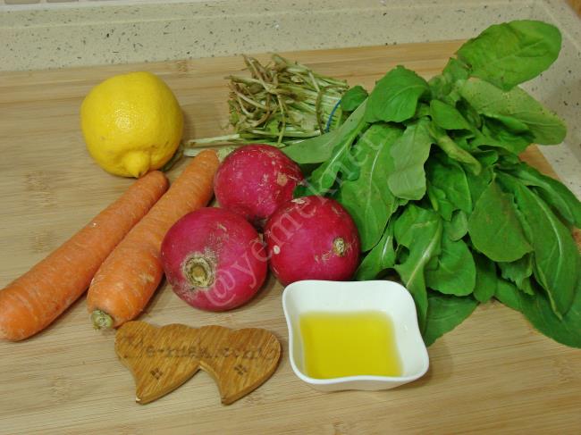 Havuçlu Turplu Roka Salatası - Yapılışı (1/8) 