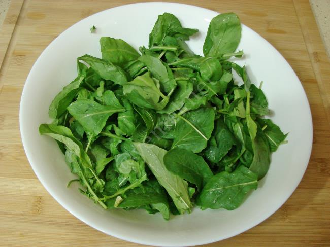 Havuçlu Turplu Roka Salatası - Yapılışı (3/8) 