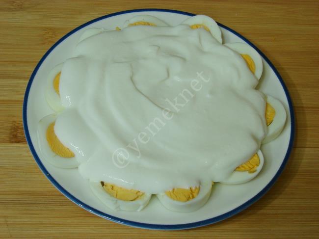 Kahvaltılık Yoğurtlu Yumurta - Yapılışı (9/12) 