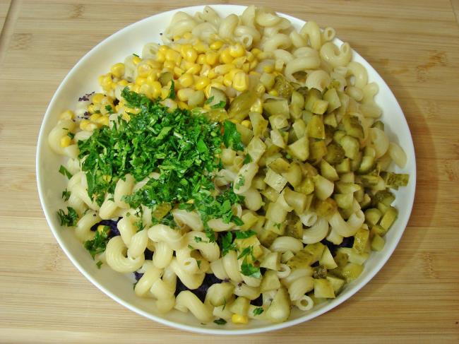 Mor Lahanalı Makarna Salatası - Yapılışı (7/12) 