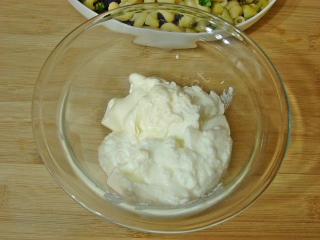 Mor Lahanalı Makarna Salatası - Yapılışı (8/12) 