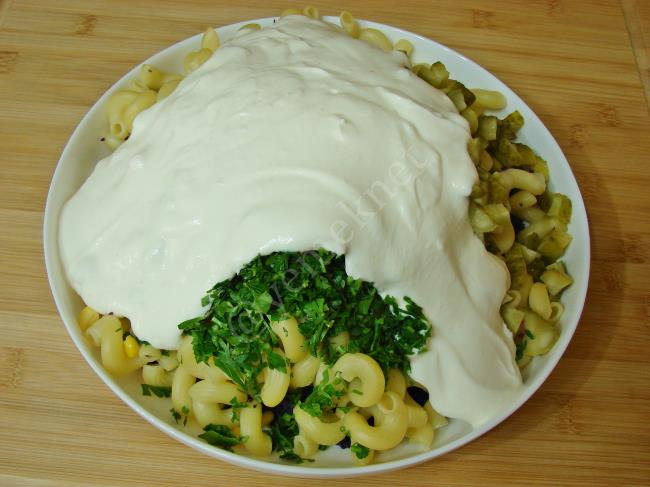 Mor Lahanalı Makarna Salatası - Yapılışı (9/12) 