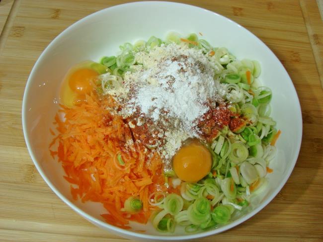 Pırasalı Tava Böreği - Yapılışı (4/12) 