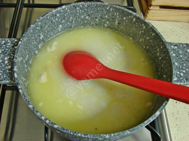 Şehriyeli Tavuk Çorbası - Yapılışı (8/12) 